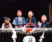 「祭りの子供達」
