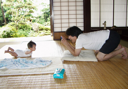 「息子に夢中のパパ」