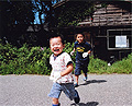 「逃げろー!!」