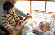 「おばぁちゃん、ひさしぶり」